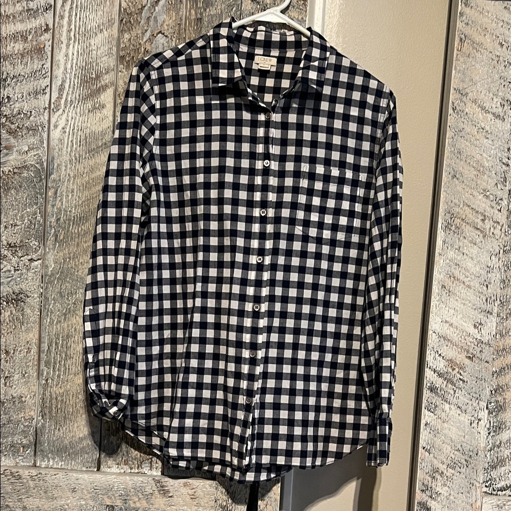 Women’s J Crew navy gingham button down shirt